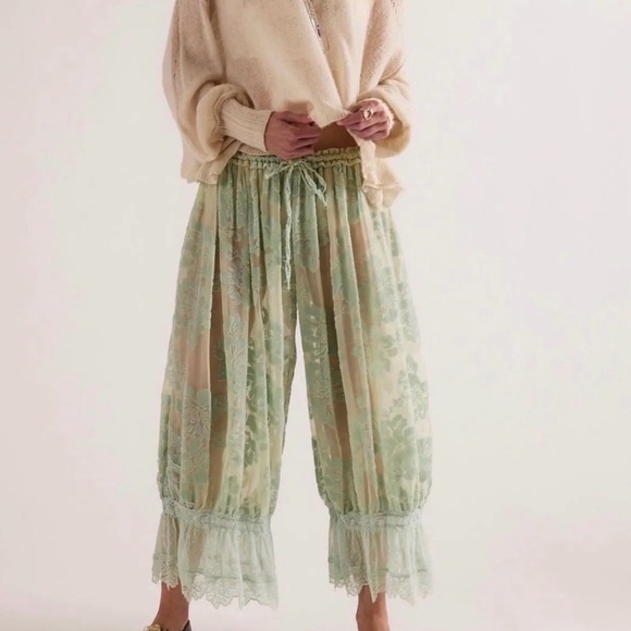 Free People Pants - Free People Forever Young Bloomer pants-size Medium-NWT